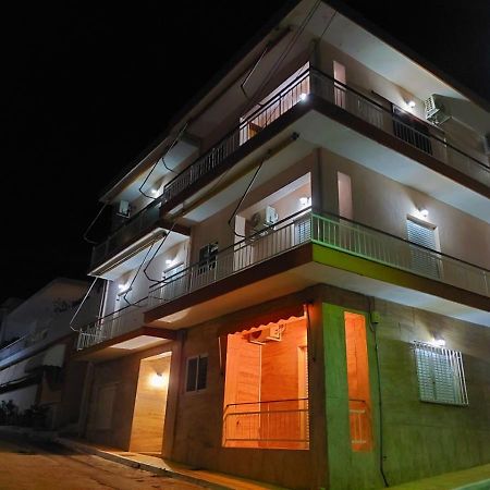 Marina'S Apartments Loutráki Exterior foto