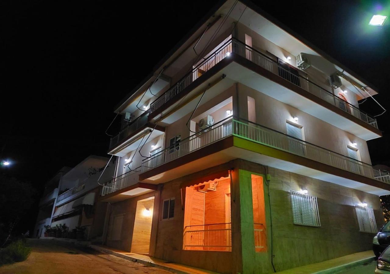 Marina'S Apartments Loutráki Exterior foto